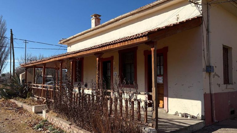 El histórico edificio del Consorcio de Riego en Centenario. El histórico edificio del Consorcio de Riego en Centenario.
