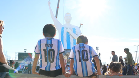¡Messi gigante! En 15 fotos, quedó inaugurada la estatua del Diez en Cutral Co