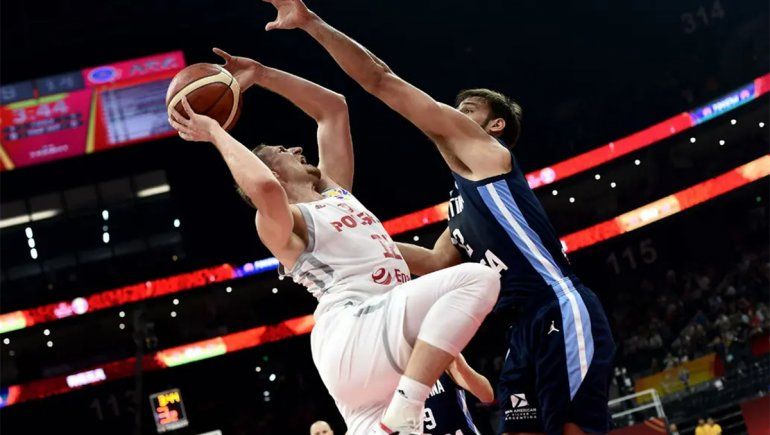 Argentina derrotó a Polonia y se quedó con el primer puesto en su grupo