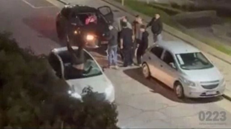 Todo quedó registrado en las cámaras de seguridad.