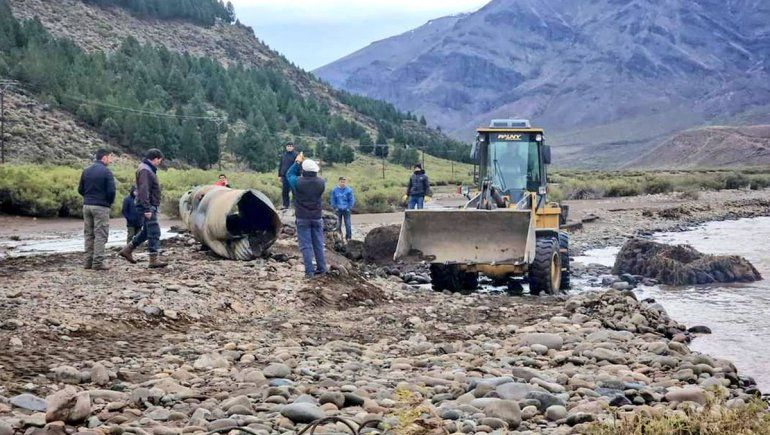 Al aislamiento por el temporal, se le suma un puma que acecha a los animales