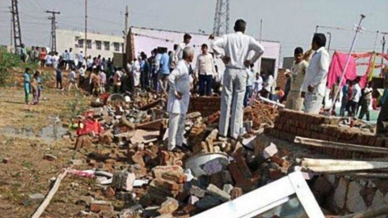 Se derrumbó una casa durante un casamiento: 26 muertos