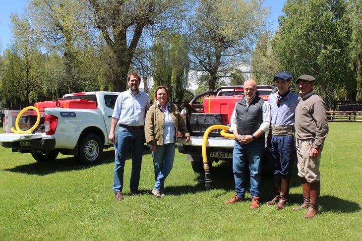 Entregaron cinco equipos de ataque rápido de incendio, dos de ellos para la SRN, uno para la Corporación Interestadual Pulmari, uno para la Comisión de Fomento Manzano Amargo y otro para el Municipio de Huinganco. Foto: gentileza SRN. Entregaron cinco equipos de ataque rápido de incendio, dos de ellos para la SRN, uno para la Corporación Interestadual Pulmari, uno para la Comisión de Fomento Manzano Amargo y otro para el Municipio de Huinganco. Foto: gentileza SRN.