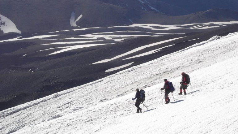 Aseguran que los sismos en el volcán Lanín podrían estar asociados a avalanchas