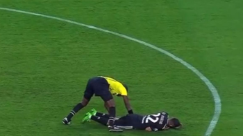 di maria choco con el arbitro y se quedo sin aire di maria choco con el arbitro y se quedo sin aire