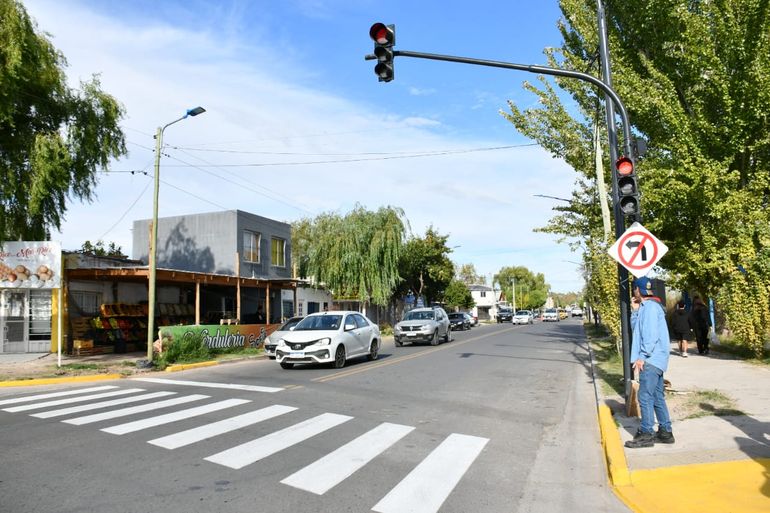 El semáforo fue pedido por los habitantes de ese barrios del oeste