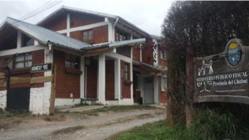 El allanamiento fue ordenado por el Ministerio Público Fiscal de Lago Puelo, en Chubut. El allanamiento fue ordenado por el Ministerio Público Fiscal de Lago Puelo, en Chubut.