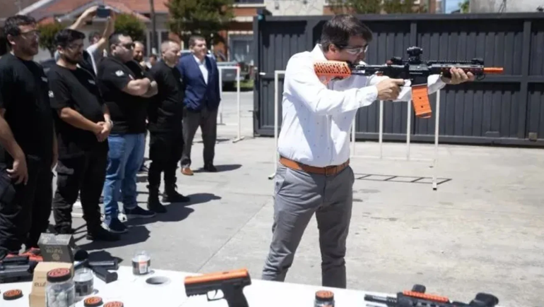 Miembros de la patrulla municipal se capacitarán para utilizar armas no letales.