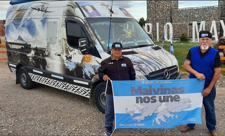 Durante años, Jorge Raileff recorrió escuelas hablándoles a los chicos del legado de Malvinas. Durante años, Jorge Raileff recorrió escuelas hablándoles a los chicos del legado de Malvinas.