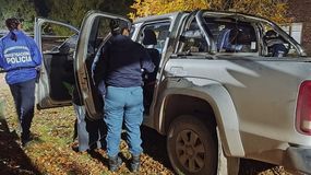 El momento en que la Policía detuvo a tres referentes de Uocra. | LM Neuquen El momento en que la Policía detuvo a tres referentes de Uocra.
