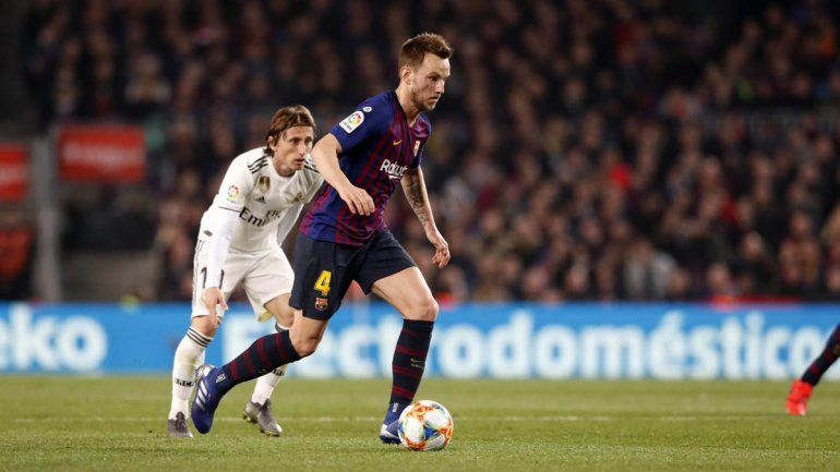 El merengue rescató un punto del Camp Nou y quedó la serie abierta