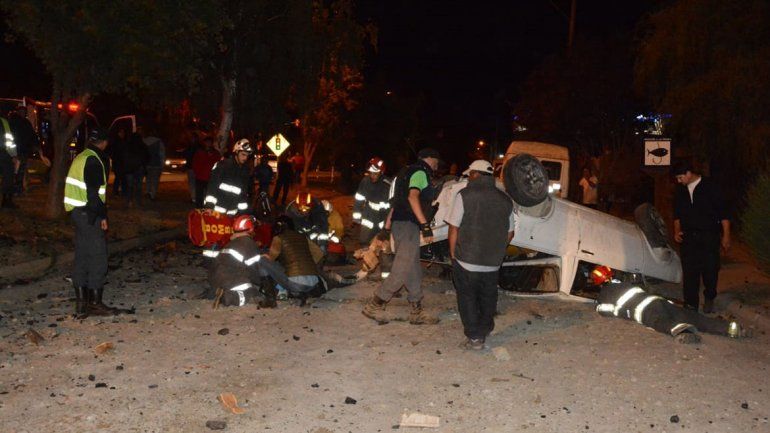 Perdió el control de camioneta y volcó en la Ruta 40