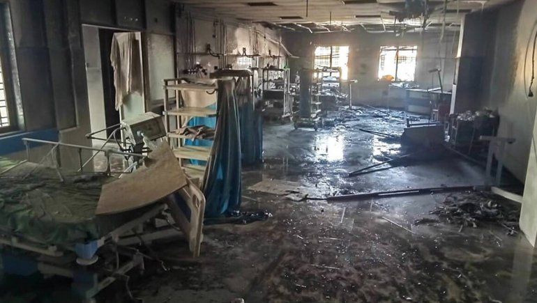 Incendio en hospital mata a 11 enfermos de COVID
