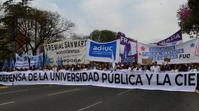 El objetivo de esta movilización será exigirle al Gobierno Nacional que cumpla con la Ley de Financiamiento Universitario. | LM Neuquen El objetivo de esta movilización será exigirle al Gobierno Nacional que cumpla con la Ley de Financiamiento Universitario.