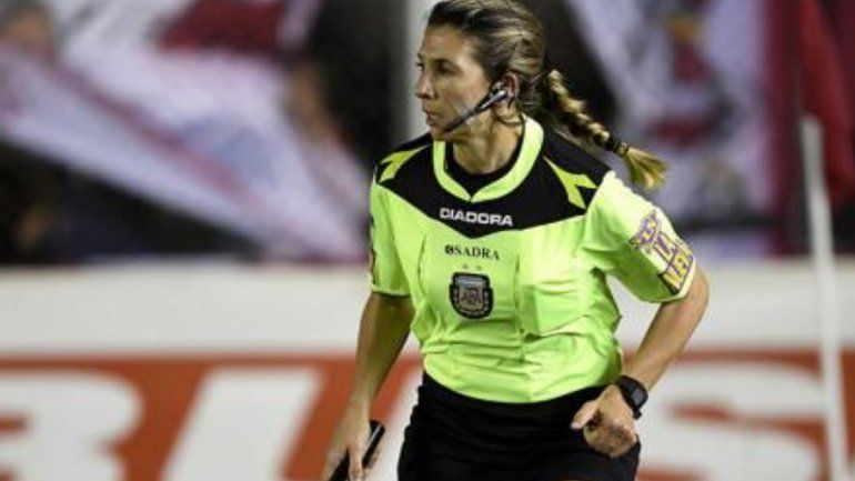 Por primera vez, una mujer estará en la terna arbitral de un partido de primera