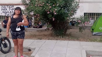 Ivana Báez no va a parar hasta encontrar Justicia por su hijo, apuñalado en Comodoro Rivadavia. Ivana Báez no va a parar hasta encontrar Justicia por su hijo, apuñalado en Comodoro Rivadavia.