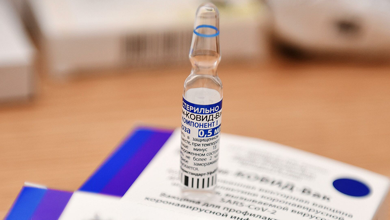 Acusan a Rusia de robar la fórmula de la vacuna de AstraZeneca