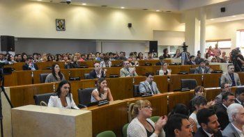 el debate sobre la reina se mete en el seno del concejo deliberante el debate sobre la reina se mete en el seno del concejo deliberante