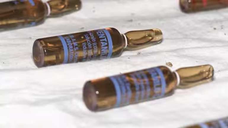 Se trata de fentanilo inyectable en su presentación por 100 ampollas por 5 ml. Se trata de fentanilo inyectable en su presentación por 100 ampollas por 5 ml.