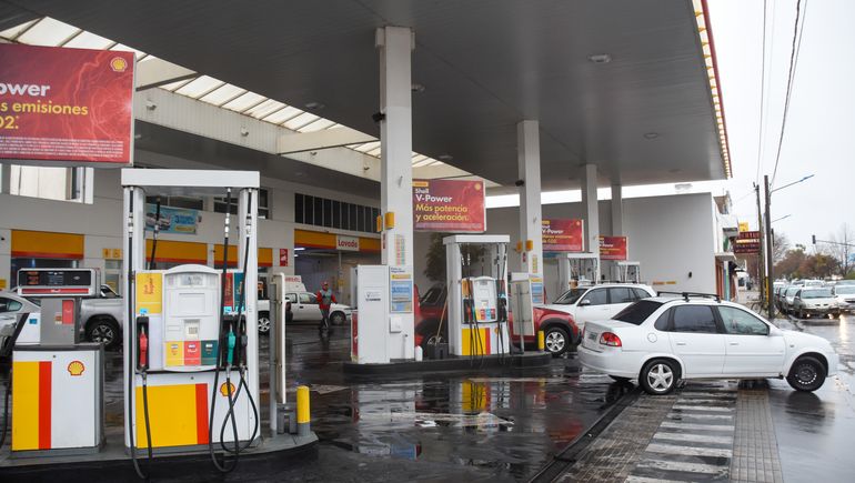 Suba de precios y falta de combustibles: la historia se repite