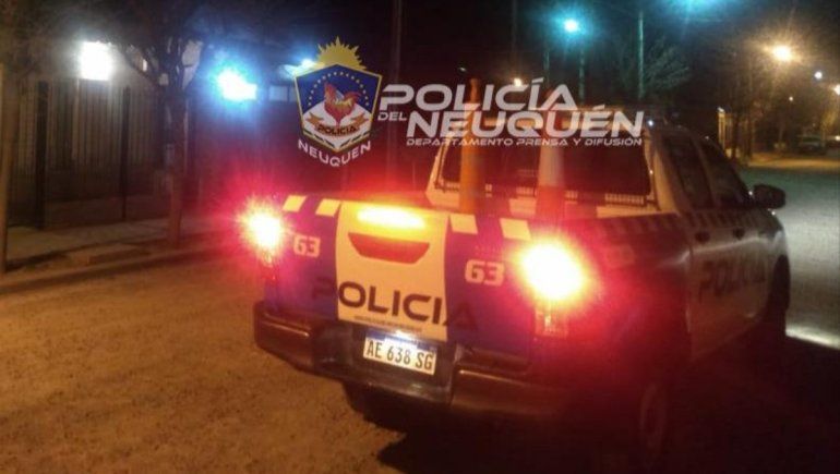 Vio a los ladrones en su casa: llegó la Policía y rompieron el patrullero