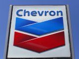 Foto de archivo. El logo de Chevron en una gasolinera en Del Mar, California. 25 de abril de 2013. REUTERS/Mike Blake.