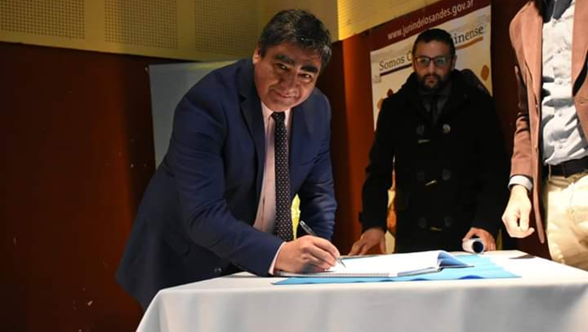 Sacud´ón político en Junín: sorpresiva renuncia del vice