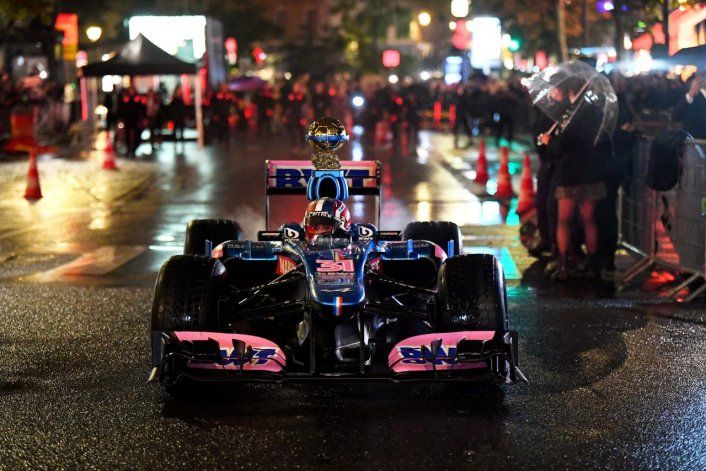 Esteban Ocon fue protagonista de uno de los grandes momentos de la gala del Balón de Oro 2022.