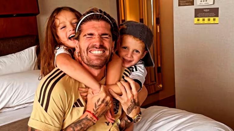 Rodrigo de Paul y sus hijos Rodrigo de Paul y sus hijos