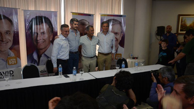 El jefe de Gabinete junto a Pechi Quiroga y los candidatos de Cambiemos