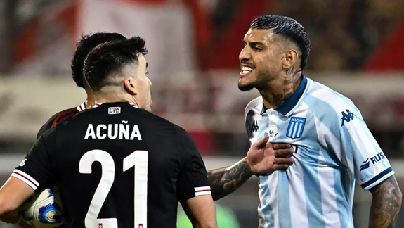 Acuña despertó el enojo de todo Racing.