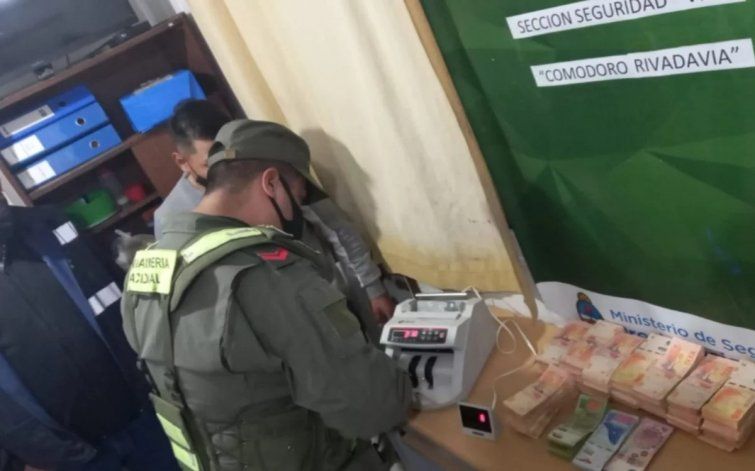 Un neuquino viajaba a Comodoro con $4 millones de pesos en la mochila