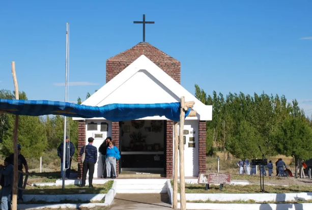 Mausoleo a Jorge Ávila en Paso Aguerre, en homenaje al soldado neuquino caído en Malvinas.