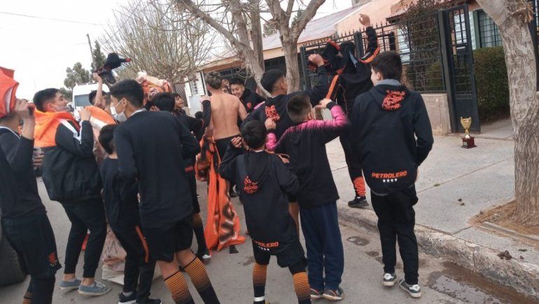 Está aislado y se perdió la final soñada, pero recibió genial sorpresa