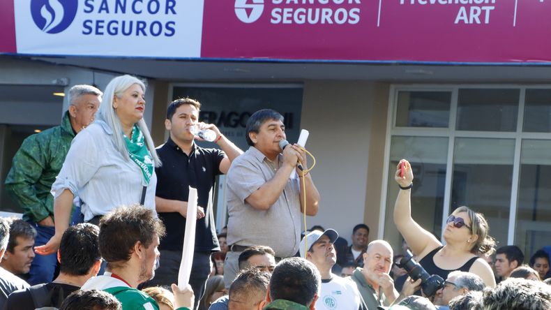 Hay acuerdo: por amplia mayoría, ATE aprobó la oferta salarial del Gobierno | LM Neuquen Hay acuerdo: por amplia mayoría, ATE aprobó la oferta salarial del Gobierno