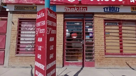El frente del local roquense. El Ferretero no aparece.