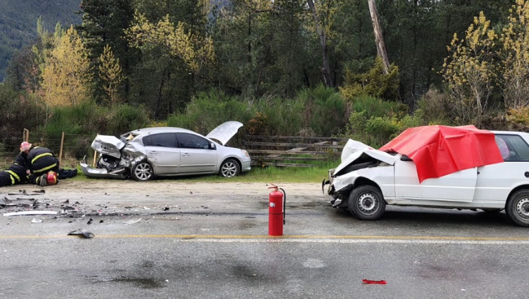 Un muerto y tres heridos en un impactante accidente en la ruta camino a Lago Puelo