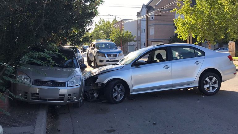 Brutal accidente en el barrio San Pablo: un motociclista sufrió múltiples fracturas en su cuerpo