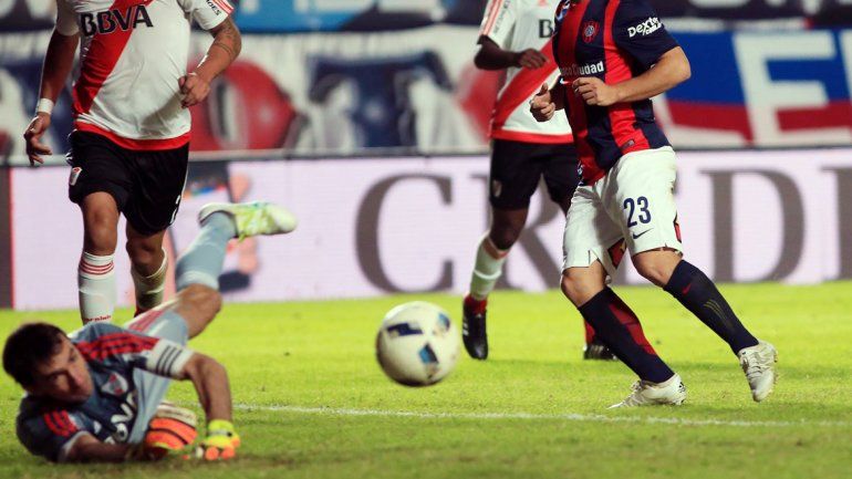 Barovero fue uno de los mejores de River y se mandó una tremenda atajada contra Blanco