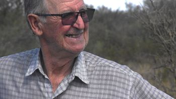 Paulino Vita, 80 años y 72 de campo: “El monte se viene y nadie lo para”. Foto: Fabricio González. Paulino Vita, 80 años y 72 de campo: “El monte se viene y nadie lo para”. Foto: Fabricio González.