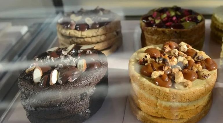 El precio de las famosas cookies de Damián Betular: cuánto cuestan las 6 variedades de su pastelería