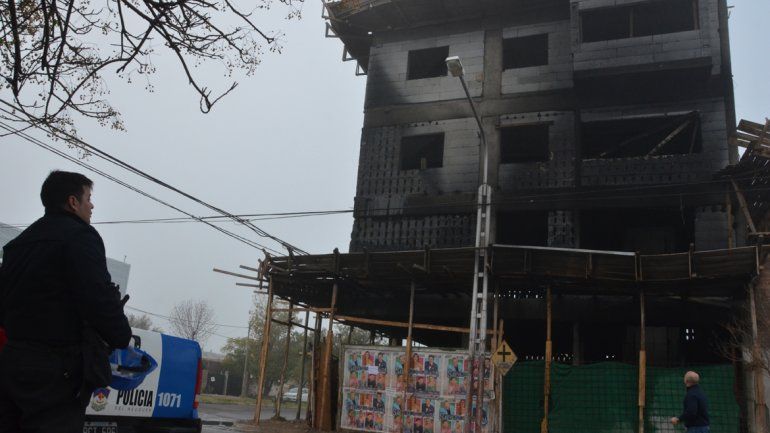 Estado en el que quedó el edificio luego de apagado el fuego.