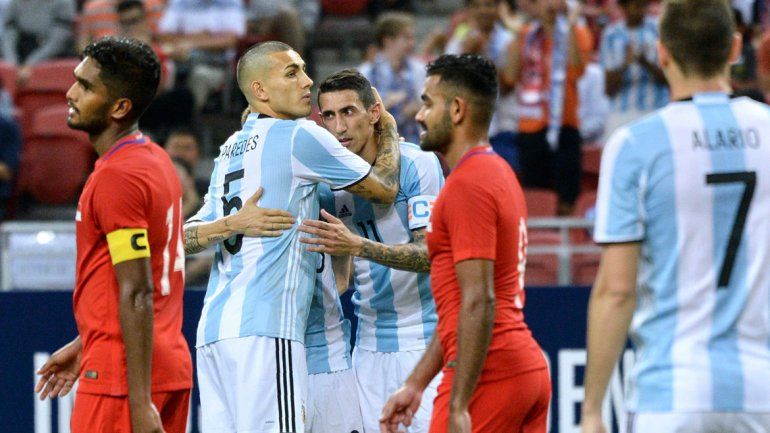 Con Acuña en cancha, Argentina le hizo media docena a Singapur 