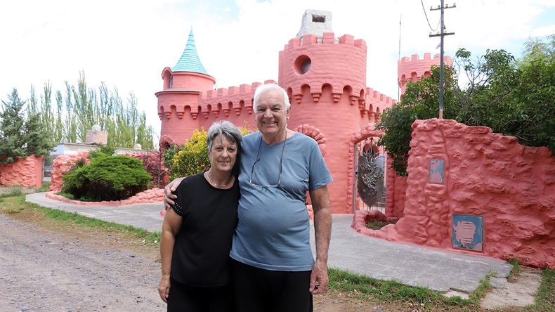 En imágenes: así es el castillo misterioso de la Ruta 22 en Plottier | LM Neuquen En imágenes: así es el castillo misterioso de la Ruta 22 en Plottier