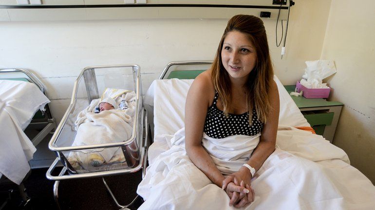 Franco se adelantó y se convirtió en el  primer bebé neuquino del 2018