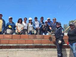 las mujeres que construyen sus propias viviendas las mujeres que construyen sus propias viviendas
