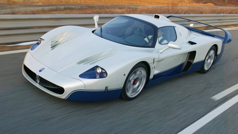 Nada menos que 632 CV de potencia entrega el Maserati MC12 de Neymar Jr. Nada menos que 632 CV de potencia entrega el Maserati MC12 de Neymar Jr.