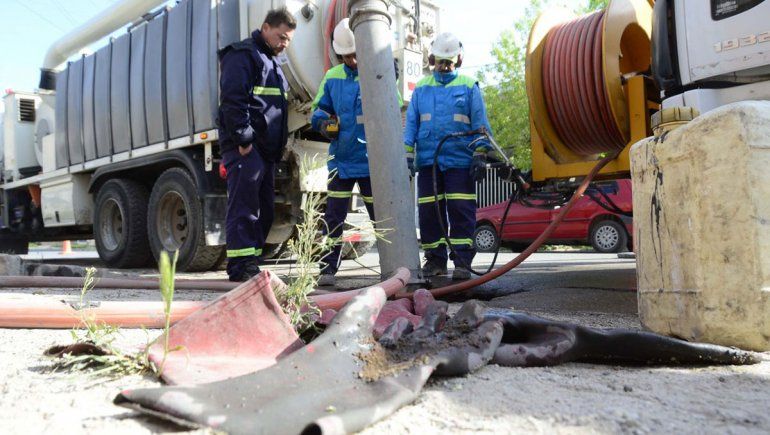 Salen a limpiar los desagües pluviales