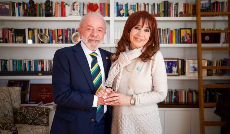 La expresidenta compartió fotos del encuentro con Lula Da Silva. 