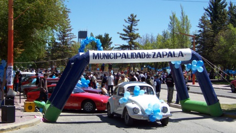 Autos antiguos en ruta: se larga el Gran Premio de la Hermandad en Zapala